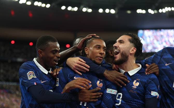 UEFA Nations League - France v Italy PARIS, FRANCE, OCTOBER 02: GOAL 1-0, Michael Olise of France national team, Nationalteam goal celebration with Rayan Cherki of France National Team after scoring a goal to put France 1-0 ahead during The UEFA Nations League Group Stage match in Group A1 between France v Italy at Stade de France Stadium, Paris France, on October 02. (Photo by Daniel Weir) Paris Stade de France FRANCE Copyright: xDanielxWeir SportsxPressxPhotox Sportspressphoto_SPR244004