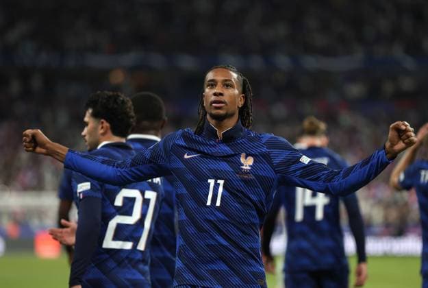 UEFA Nations League - France v Italy PARIS, FRANCE, OCTOBER 02: GOAL 1-0, Michael Olise of France national team, Nationalteam goal celebration after scoring a goal to put France 1-0 ahead during The UEFA Nations League Group Stage match in Group A1 between France v Italy at Stade de France Stadium, Paris France, on October 02. (Photo by Daniel Weir) Paris Stade de France FRANCE Copyright: xDanielxWeir SportsxPressxPhotox Sportspressphoto_SPR244009