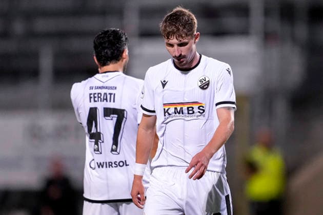 From left: Arianit Ferati (SVS), 47, Niklas Tarnat (SVS), 6, players from SV Sandhausen (SVS), looking disappointed, disappointment, frustration, pessimistic, action, game scene, October 2, 2026, Sandhausen, Germany, soccer, Regionalliga Southwest, SV Sandhausen 1 vs. FC Kaiserslautern II xozx