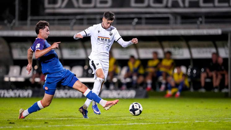 v li Ivan Smiljanic FCK, 4, David Mamutovic SVS, 7, tackle, game scene, duel, tackle, tackling, dynamics, action, 02 10 2026, Sandhausen, Germany, soccer, Regionalliga Southwest, SV Sandhausen 1 vs. FC Kaiserslautern II xozx
