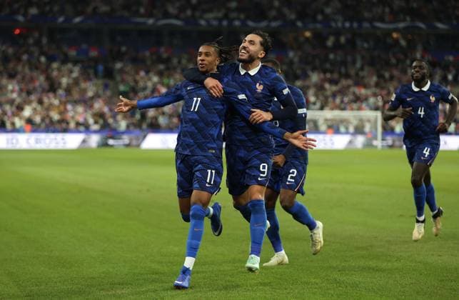 UEFA Nations League - France v Italy PARIS, FRANCE, OCTOBER 02: GOAL 1-0, Michael Olise of France national team, Nationalteam goal celebration with Rayan Cherki of France National Team after scoring a goal to put France 1-0 ahead during The UEFA Nations League Group Stage match in Group A1 between France v Italy at Stade de France Stadium, Paris France, on October 02. (Photo by Daniel Weir) Paris Stade de France FRANCE Copyright: xDanielxWeir SportsxPressxPhotox Sportspressphoto_SPR244015