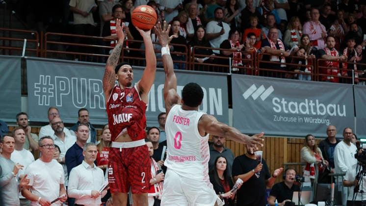 Pictured from left: Max Jones of Wuerzburg Baskets, 2, making a three-pointer against Marcus Foster of Telekom Baskets Bonn, 02 10 2026, Fitness First Würzburg Baskets vs. Telekom Baskets Bonn, easyCredit BBL, Matchday 4, Germany, 97072, tectake Arena Würzburg, Copyright: HMBxMedia xJulienxBecker