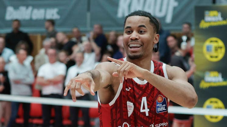 Pictured: Celebrations after the victory at Sam Griffin Wuerzburg Baskets, February 4, 2026, Fitness First Wuerzburg Baskets vs. Telekom Baskets Bonn, easyCredit BBL, Matchday 4, Germany, 97072, tectake Arena Wuerzburg, Copyright: HMBxMedia xJulienxBecker