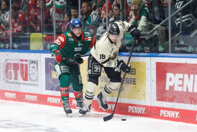 Tommy Pasanen, 16, of the Grizzlys Wolfsburg, and Philipp Krauss, 20, of the Augsburger Panther, during the game between the Augsburger Panther and the Grizzlys Wolfsburg, ice hockey, men s, DEL, 2026–2027, Matchday 5 on October 2, 2026, in Augsburg, Curt Frenzel Stadium, Bavaria, Germany