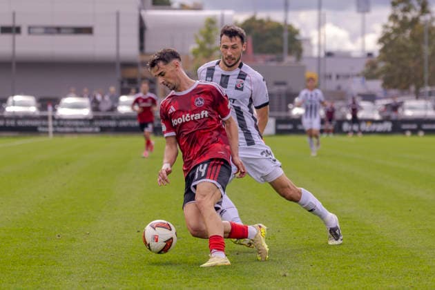 Nuremberg, Germany, October 2, 2026; Friendly Match 2026–2027: 1. FC Nürnberg vs. FC Ingolstadt 04. Pictured, from left, in a tackle: Andrea Ceresoli (FCN) and Lukas Fröde (FCI). Valznerweiher Sports Park, Bavaria. Copyright: xFotostandx xSchäferx