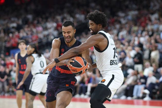 Johannes Thiemann, FC Bayern Basketball, 32, with Kevarrius Hayes, Partizan Belgrade, 13, GER, FC Bayern Basketball vs. Partizan Mozzart Bet Belgrade, Basketball, EuroLeague, Matchday 3, 2026–2027 Season, October 2, 2026, GER, FC Bayern Basketball vs. Partizan Mozzart Bet Belgrade, Basketball, EuroLeague, Matchday 3, 2026–2027 Season, October 2, 2026, Munich Copyright: xEibner-Pressefoto JennixMaulx EP_JML