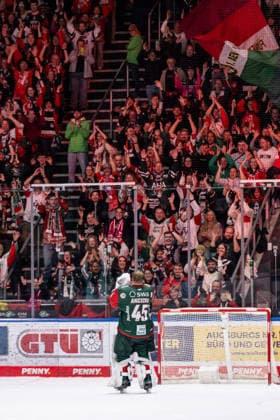 Tobias Ancicka, goalie for the Augsburger Panther, 45, is celebrated by the fans. GER, Augsburger Panther vs. Grizzlys Wolfsburg, ice hockey, DEL, 2026–2027 season, Matchday 4, October 2, 2026 Photo: HMB Media, Franz Feiner Copyright: HMBxMedia FranzxFeiner