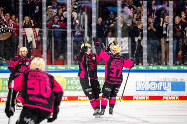 October 2, 2026, 2026–2027 Ice Hockey Season, Penny DEL, Nuremberg Ice Tigers, Icetigers, Schwenninger Wild Wings, Schwenningen, ThHa xthxhax, Goal celebration, joy, cheering, Austin Magera 19, Nuremberg Ice Tigers, NIT Tyler Spezia 37, Nuremberg Ice Tigers, NIT