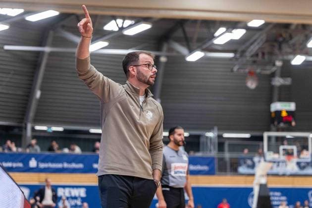 VfL Sparkassenstars Bochum vs. Eisbären Bremerhaven ** FOR EDITORIAL USE ONLY ** EDITORIAL USE ONLY ** p Alvaro Paredes, coach of Bochum Basketball Barmer 2, Basketball Bundesliga, VfL Sparkassenstars Bochum vs. Eisbären Bremerhaven on October 2, 2026, in Bochum, Bochum. Copyright JonasxRichter Copyright: JonasxRichter doc87uz2c9xu6w1wc73bls ,EDITORIAL USE ONLY Copyright: JonasxRichter