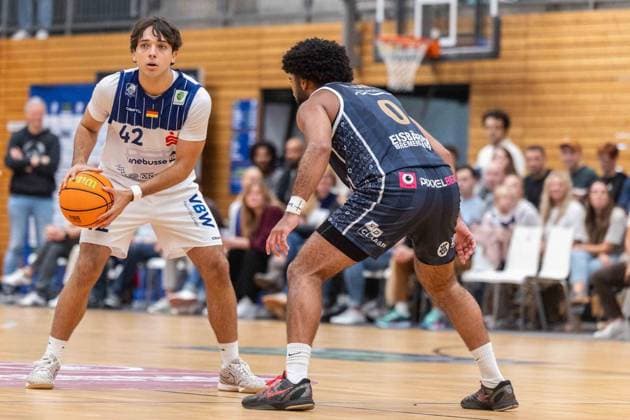 VfL Sparkassenstars Bochum vs. Eisbären Bremerhaven ** FOR EDITORIAL USE ONLY ** EDITORIAL USE ONLY ** p Conrad Klotz (Bochum), left: Tyreese Blunt (Bremerhaven), right: Basketball Barmer 2, Basketball Bundesliga, VfL Sparkassenstars Bochum vs. Eisbären Bremerhaven on October 2, 2026, in Bochum. Copyright JonasxRichter Copyright: JonasxRichter doc87uz2cma1av1ebug314st ,EDITORIAL USE ONLY Copyright: JonasxRichter