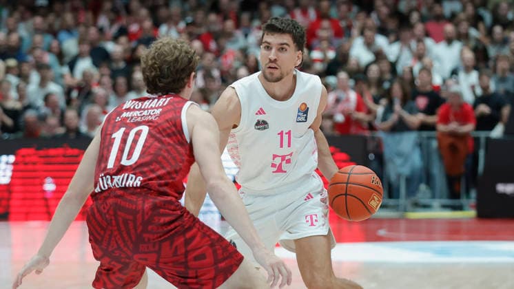Pictured, from left: Calvin Wishart of the Würzburg Baskets (No. 10) and Aleksa Kovacevic of the Telekom Baskets Bonn (No. 11) with the ball, October 2, 2026, Fitness First Würzburg Baskets vs. Telekom Baskets Bonn, easyCredit BBL, Matchday 4, Germany, 97072, tectake Arena Würzburg, Copyright: HMBxMedia xJulienxBecker