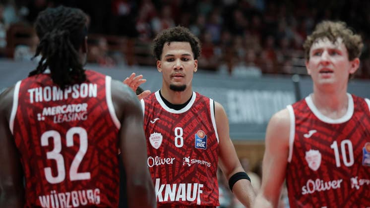 Pictured from left: Charles Thompson (Wuerzburg Baskets, 32), Brandon Tischler (Wuerzburg Baskets, 8), and Calvin Wishart (Wuerzburg Baskets, 10), February 10, 2026, Fitness First Würzburg Baskets vs. Telekom Baskets Bonn, easyCredit BBL, Matchday 4, Germany, 97072, tectake Arena Würzburg, Copyright: HMBxMedia xJulienxBecker