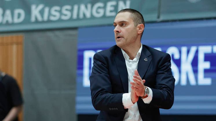 Pictured: Head Coach Marko Stanovic of Telekom Baskets Bonn cheers on his players on October 2, 2026, Fitness First Wuerzburg Baskets vs. Telekom Baskets Bonn, easyCredit BBL, Matchday 4, Germany, 97072, tectake Arena Wuerzburg, Copyright: HMBxMedia xJulienxBecker