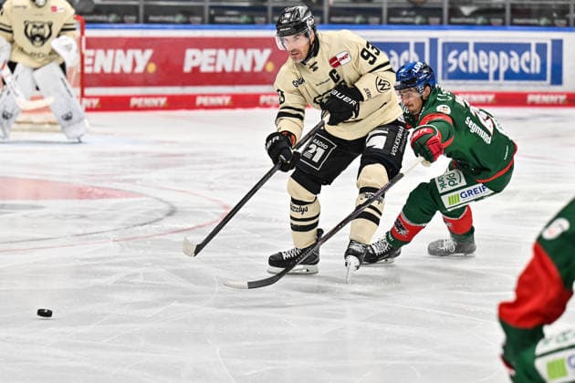 Penny DEL: Augsburger Panther vs. Grizzlys Wolfsburg, October 2, 2026, AUGSBURG, GERMANY, OCTOBER 2, in a matchup between Spencer MACHACEK of the Grizzlys Wolfsburg (93) and Christian HANKE of the Augsburger Panther (25) during the Penny DEL game between the Augsburger Panther and the Grizzlys Wolfsburg on Matchday 5 at Curt Frenzel Stadium Copyright: xBEAUTIFULxSPORTS Goldbergx