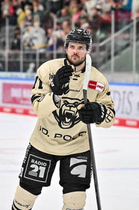 Penny DEL: Augsburger Panther vs. Grizzlys Wolfsburg, October 2, 2026, AUGSBURG, GERMANY OCTOBER 2: Dejected Wolfsburg players thank the fans who traveled with them after the Penny DEL match between the Augsburger Panther and the Grizzlys Wolfsburg on Matchday 5 at Curt Frenzel Stadium. Justin FESER, Grizzlys Wolfsburg 71 Copyright: xBEAUTIFULxSPORTS Goldbergx