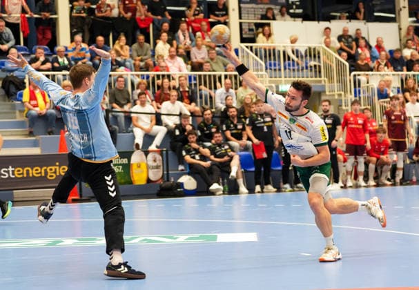 Lukas Binder (SC DHfK Leipzig, 11) shoots the ball against Lukas Diedrich (TuSEM Essen, 16 GER), TuSEM Essen vs. SC DHfK Leipzig, 2nd Handball Bundesliga, Matchday 6, 2026–27 season, Sporthalle am Hallo, Essen, October 2, 2026 TuSEM Essen vs. SC DHfK Leipzig, 2nd Handball Bundesliga, Matchday 6, 2026–27 season, October 2, 2026 Essen Copyright: xEibner-Pressefoto ScottxColemanx EP_SCN