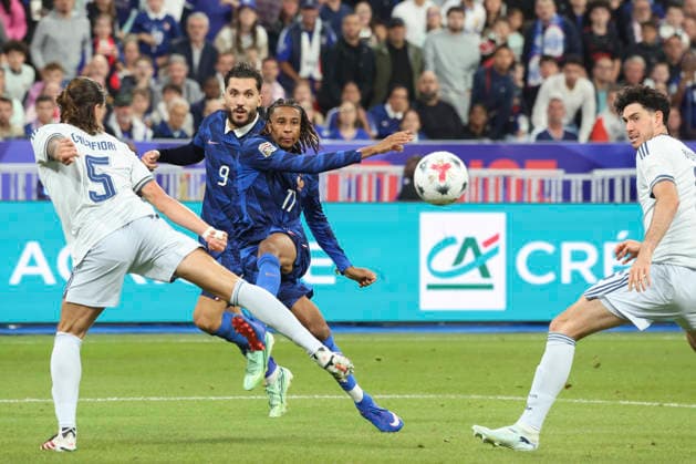 FOOTBALL : France Vs Italie - Ligue des Nations - 02 10 2026 Michael Olise (France) - Rayan Cherki (France) Vs Riccardo Calafiori (Italie) - Alessandro Bastoni (Italie) ParisFrance  Copyright: xMichaelxBaucherx