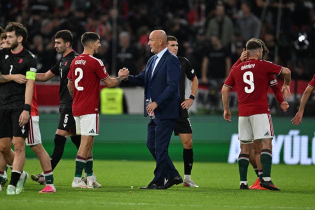 IPA89234164 - Final greetings from the Hungarian players and coach Marco Rossi during the Nations League, Matchday 3, League B, Group B2, between Hungary and Georgia, on October 2, 2026, at the Puskás Arena in Budapest, Hungary  Copyright: xVincenzoxOrlando IPAxSportx xx IPA89234164
