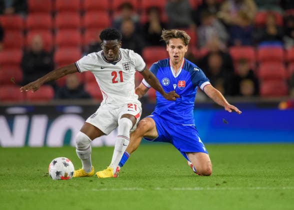 U21, U 21 England v U21 Slovakia, U21 UEFA EUROPEAN CHAMPIONSHIPS Amario COZIER-DUBERRY of England and Hugo Pavek of Slovakia battle for the ball during the U21 UEFA EUROPEAN CHAMPIONSHIPS match between U21 England and U21 Slovakia at the Bet365 Stadium, Stoke-on-Trent, UK on 2 October 2026. Stoke-on-Trent Bet365 Stadium Staffordshire UK Editorial use only , Copyright: xMarkxDunnx PSI-24952-0039