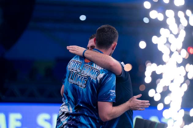 2026 BOYLE Sports World Grand Prix Luke Humphries and Niels Zonneveld hug after the 2026 Boyle Sports World Grand Prix Quarter-Finals at Mattioli Arena, Leicester, United Kingdom on 2 October 2026 Credit: Alex Young Every Second Media Editorial use only. All images are copyright Every Second Media Limited. No images may be reproduced without prior permission. Copyright: xIMAGO EveryxSecondxMediax ESM-2197-0059 AlexxYoungx xEveryxSecondxMediax