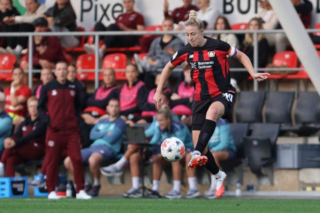 Carolin Simon of Bayer 04 Leverkusen in action, on the ball, making a solo run during the Women s Bundesliga match between Bayer 04 Leverkusen and SV Werder Bremen, Ulrich Haberland Stadium on October 2, 2026, in Leverkusen, Germany. Photo by Oliver Kaelke, DeFodi Images. Carolin Simon of Bayer 04 Leverkusen controls the ball during the Bundesliga match between Bayer 04 Leverkusen and SV Werder Bremen at Ulrich Haberland Stadium on October 2, 2026 in Leverkusen, Germany. Photo by Oliver Kaelke, DeFodi Images. DFB and DFL regulations prohibit any use of photographs as image sequences and or quasi-video. Photo by Oliver Kaelke, DeFodi Images.
