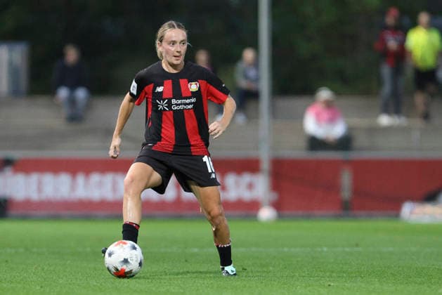 Sofie Zdebel of Bayer 04 Leverkusen in action, on the ball, making a solo run during the Women s Bundesliga match between Bayer 04 Leverkusen and SV Werder Bremen, Ulrich Haberland Stadium on October 2, 2026, in Leverkusen, Germany. Photo by Oliver Kaelke, DeFodi Images. Sofie Zdebel of Bayer 04 Leverkusen controls the ball during the Bundesliga match between Bayer 04 Leverkusen and SV Werder Bremen at Ulrich Haberland Stadium on October 2, 2026 in Leverkusen, Germany. Photo by Oliver Kaelke, DeFodi Images. DFB and DFL regulations prohibit any use of photographs as image sequences and or quasi-video. Photo by Oliver Kaelke, DeFodi Images.