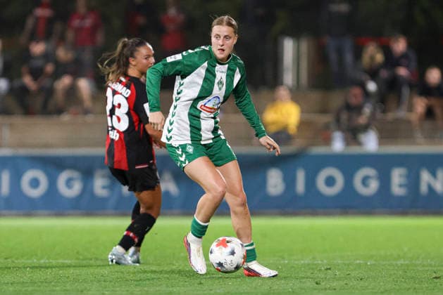 Sarah Gutmann of SV Werder Bremen in action, on the ball, making a solo run during the Women s Bundesliga match between Bayer 04 Leverkusen and SV Werder Bremen, Ulrich Haberland Stadium on October 2, 2026, in Leverkusen, Germany. Photo by Oliver Kaelke, DeFodi Images. Sarah Gutmann of SV Werder Bremen controls the ball during the Bundesliga match between Bayer 04 Leverkusen and SV Werder Bremen at Ulrich Haberland Stadium on October 2, 2026 in Leverkusen, Germany. Photo by Oliver Kaelke, DeFodi Images. DFB and DFL regulations prohibit any use of photographs as image sequences and or quasi-video. Photo by Oliver Kaelke, DeFodi Images.