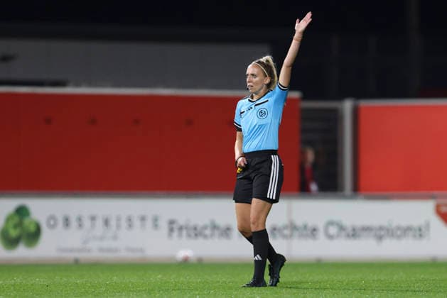Referee Julia Boike gestures during the Women s Bundesliga match between Bayer 04 Leverkusen and SV Werder Bremen, Ulrich Haberland Stadium on October 2, 2026, in Leverkusen, Germany. Photo by Oliver Kaelke, DeFodi Images. Referee Julia Boike gestures during the Bundesliga match between Bayer 04 Leverkusen and SV Werder Bremen at Ulrich Haberland Stadium on October 2, 2026 in Leverkusen, Germany. Photo by Oliver Kaelke, DeFodi Images. DFB and DFL regulations prohibit any use of photographs as image sequences and or quasi-video. Photo by Oliver Kaelke, DeFodi Images.
