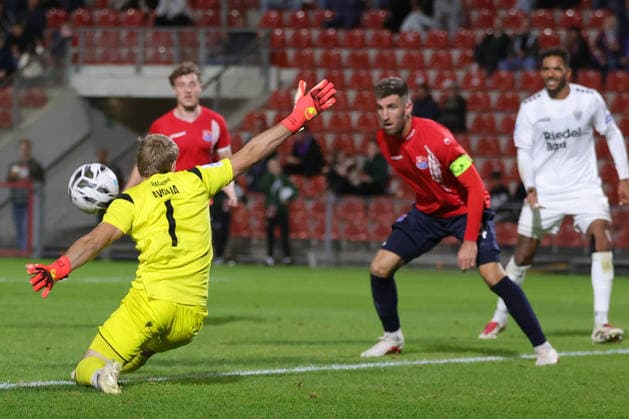 October 2, 2026, Soccer, Men s, Bavarian Regional League, 2026–2027 Season, Matchday 12: SpVgg Unterhaching vs. FC Schweinfurt 05. From left: Goalkeeper Erion Avdija of SpVgg Unterhaching, 40, saves a shot at Uhlsport Park in Unterhaching, Bavaria, Germany