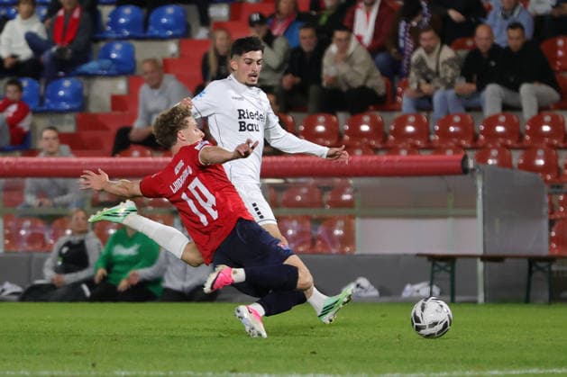 October 2, 2026, Soccer, Men s, Bavarian Regional League, 2026–2027 Season, Matchday 12: SpVgg Unterhaching vs. FC Schweinfurt 05. From left: Dominik Lindermeir (SpVgg Unterhaching, 18) against Leonard Krasniqi (FC Schweinfurt 05, 29). Unterhaching, Uhlsport Park, Unterhaching, Bavaria, Germany