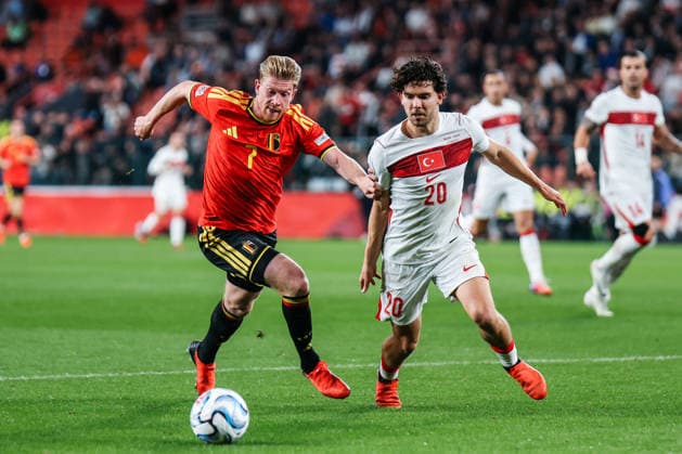 LIEGE, BELGIUM - OCTOBER 02: Kevin De Bruyne (Belgien, 7) challenges Ferdi KadÄ±oÄülu (Türkei, 20) for the ball UEFA Nations League match between Belgium and Türkiye at Stade Maurice Dufrasne on October 02, 2026 in Liege, Belgium. Copyright: xNatachaxFreisenx