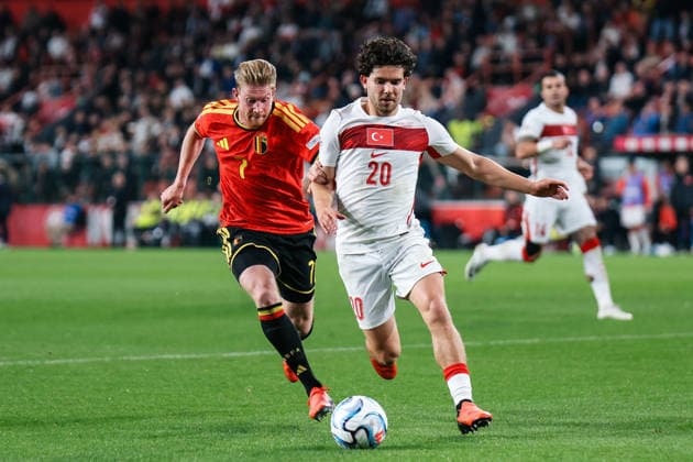 LIEGE, BELGIUM - OCTOBER 02: Kevin De Bruyne (Belgien, 7) challenges Ferdi KadÄ±oÄülu (Türkei, 20) for the ball UEFA Nations League match between Belgium and Türkiye at Stade Maurice Dufrasne on October 02, 2026 in Liege, Belgium. Copyright: xNatachaxFreisenx