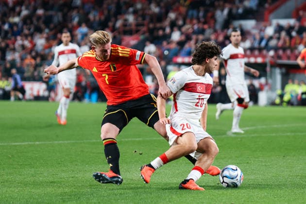 LIEGE, BELGIUM - OCTOBER 02: Kevin De Bruyne (Belgien, 7) challenges Ferdi KadÄ±oÄülu (Türkei, 20) for the ball UEFA Nations League match between Belgium and Türkiye at Stade Maurice Dufrasne on October 02, 2026 in Liege, Belgium. Copyright: xNatachaxFreisenx