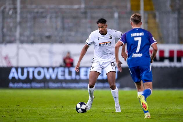 v li Yannick Osee SVS, 13, Nicklas Shipnoski FCK, 7, tackle, game play, duel, tackle, tackling, dynamics, action, 02 10 2026, Sandhausen, Germany, soccer, Regionalliga Southwest, SV Sandhausen 1 vs. FC Kaiserslautern II xozx