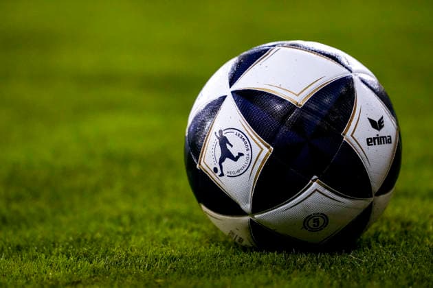 An Erima Senzor Star Match ball from the Regionalliga Südwest lies on the field, displaying the league logo, league logo, sponsor, ball sponsor, official match ball, official match ball, symbolic photo, symbolic image, symbol, cutout, single image, single photo, October 2, 2026, Sandhausen, Germany, soccer, Regionalliga Southwest, SV Sandhausen vs. 1. FC Kaiserslautern II xozx