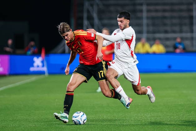 LIEGE, BELGIUM - OCTOBER 02: Charles De Ketelaere (Belgien, 17) challenges OÄüuz AydÄ±n (Türkei, 18) for the ball UEFA Nations League match between Belgium and Türkiye at Stade Maurice Dufrasne on October 02, 2026 in Liege, Belgium. Copyright: xNatachaxFreisenx