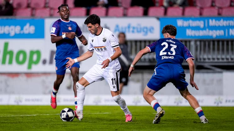 v li Mert Tasdelen SVS, 11, Kian Scheer FCK, 23, tackle, game scene, duel, tackle, tackling, dynamics, action, 02 10 2026, Sandhausen, Germany, soccer, Regionalliga Southwest, SV Sandhausen 1 vs. FC Kaiserslautern II xozx