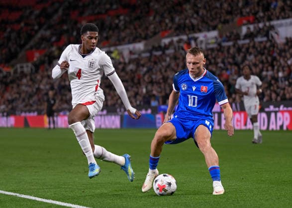 U21, U 21 England v U21 Slovakia, U21 UEFA EUROPEAN CHAMPIONSHIPS Ashley PHILLIPS of England and Nino Marcelli of Slovakia battle ofr the ball during the U21 UEFA EUROPEAN CHAMPIONSHIPS match between U21 England and U21 Slovakia at the Bet365 Stadium, Stoke-on-Trent, UK on 2 October 2026. Stoke-on-Trent Bet365 Stadium Staffordshire UK Editorial use only , Copyright: xMarkxDunnx PSI-24952-0054
