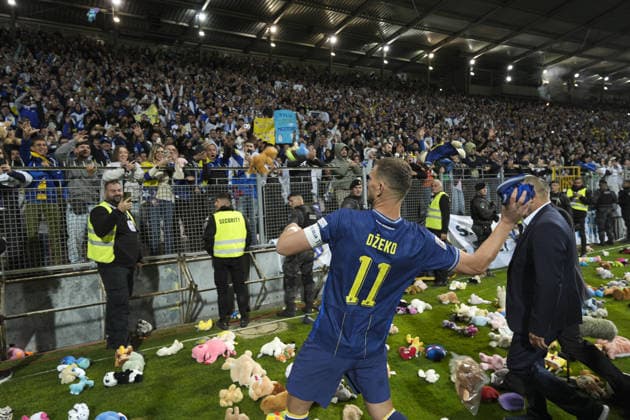 Edin Dzeko bids farewell to Bosnia and Herzegovina national team, Nationalteam ZENICA, BOSNIA AND HERZEGOVINA - OCTOBER 02: Edin Dzeko (11) of Bosnia and Herzegovina plays his final match for the national team during the UEFA Nations League Group B4 soccer match between Bosnia and Herzegovina and Sweden at Bilino Polje Stadium in Zenica, Bosnia and Herzegovina, on October 02, 2026, before being lifted onto his teammates’ shoulders and bidding farewell to supporters alongside his family after the match. Samir Jordamovic Anadolu Zenica Bosnia and Herzegovina. Editorial use only. Please get in touch for any other usage.  Copyright: x2026xAnadoluxSamirxJordamovicx
