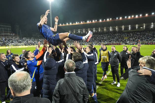 Edin Dzeko bids farewell to Bosnia and Herzegovina national team, Nationalteam ZENICA, BOSNIA AND HERZEGOVINA - OCTOBER 02: Edin Dzeko (11) of Bosnia and Herzegovina plays his final match for the national team during the UEFA Nations League Group B4 soccer match between Bosnia and Herzegovina and Sweden at Bilino Polje Stadium in Zenica, Bosnia and Herzegovina, on October 02, 2026, before being lifted onto his teammates’ shoulders and bidding farewell to supporters alongside his family after the match. Samir Jordamovic Anadolu Zenica Bosnia and Herzegovina. Editorial use only. Please get in touch for any other usage.  Copyright: x2026xAnadoluxSamirxJordamovicx