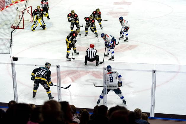 Faceoff in front of the Krefeld goal, GER, Krefeld Pinguine vs. ERC Ingolstadt, ice hockey, PENNY DEL, Matchday 5, 2026–2027 season, October 2, 2026, GER, Krefeld Pinguine vs. ERC Ingolstadt, Ice Hockey, PENNY DEL, Matchday 5, 2026–2027 Season, October 2, 2026, Krefeld Copyright: xEibner-Pressefoto FabianxFriesex EP_FFE