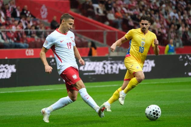 October 2, 2026, Warsaw, Masovian Voivodeship, Poland: Poland s PRZEMYSLAW FRANKOWSKI (19) and Romania s RAZVAN MARIN (18) in action during a UEFA Nations League Group B4 match between the Polish and Romanian national teams at the PGE Narodowy Stadium in Warsaw. Poland went on to win against Romania 6 goals to 0. Soccer 2026: UEFA Nations League: Poland 6:0 Romania - ZUMAk204 20261002_zip_k204_006 Copyright: xRomanxKozielx