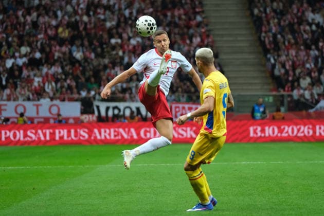 October 2, 2026, Warsaw, Masovian Voivodeship, Poland: Poland s PRZEMYSLAW FRANKOWSKI (19) and Romania s DANIEL BIRLIGEA (9) in action during a UEFA Nations League Group B4 match between the Polish and Romanian national teams at the PGE Narodowy Stadium in Warsaw. Poland went on to win against Romania 6 goals to 0. Soccer 2026: UEFA Nations League: Poland 6:0 Romania - ZUMAk204 20261002_zip_k204_009 Copyright: xRomanxKozielx