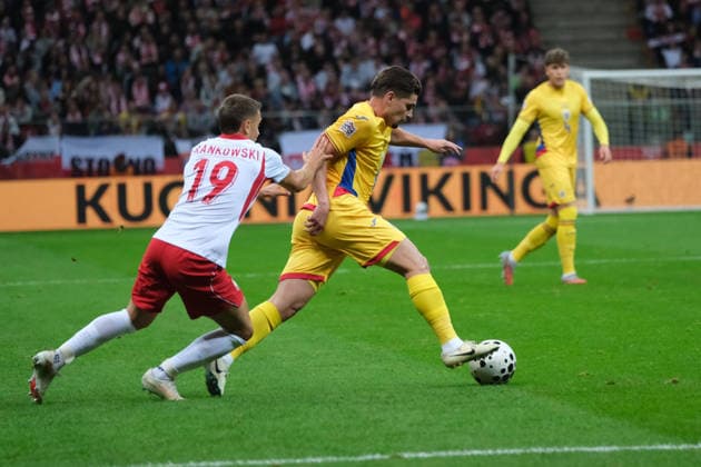 October 2, 2026, Warsaw, Masovian Voivodeship, Poland: Romania s RAZVAN MARIN (18) in action against Poland s PRZEMYSLAW FRANKOWSKI (19) during a UEFA Nations League Group B4 match between the Polish and Romanian national teams at the PGE Narodowy Stadium in Warsaw. Poland went on to win against Romania 6 goals to 0. Soccer 2026: UEFA Nations League: Poland 6:0 Romania  - ZUMAk204 20261002_zip_k204_012 Copyright: xRomanxKozielx