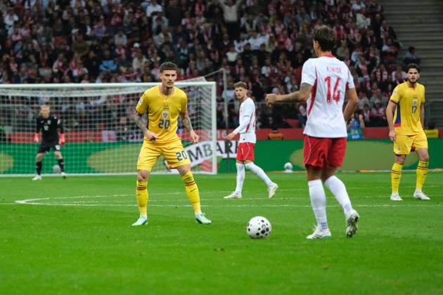 October 2, 2026, Warsaw, Masovian Voivodeship, Poland: Romania s DENNIS MAN (20) in action against Poland s JAKUB KIWIOR (14) during a UEFA Nations League Group B4 match between the Polish and Romanian national teams at the PGE Narodowy Stadium in Warsaw. Poland went on to win against Romania 6 goals to 0. Soccer 2026: UEFA Nations League: Poland 6:0 Romania  - ZUMAk204 20261002_zip_k204_015 Copyright: xRomanxKozielx