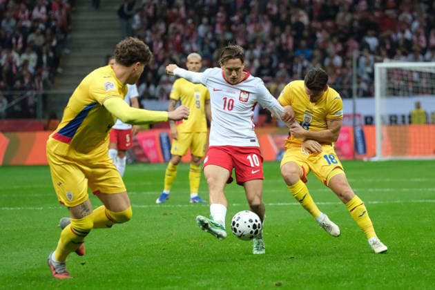 October 2, 2026, Warsaw, Masovian Voivodeship, Poland: Poland s PI ZIELINSKI (10) and Romania s RAZVAN MARIN (18) in action during a UEFA Nations League Group B4 match between the Polish and Romanian national teams at the PGE Narodowy Stadium in Warsaw. Poland went on to win against Romania 6 goals to 0. Soccer 2026: UEFA Nations League: Poland 6:0 Romania - ZUMAk204 20261002_zip_k204_020 Copyright: xRomanxKozielx