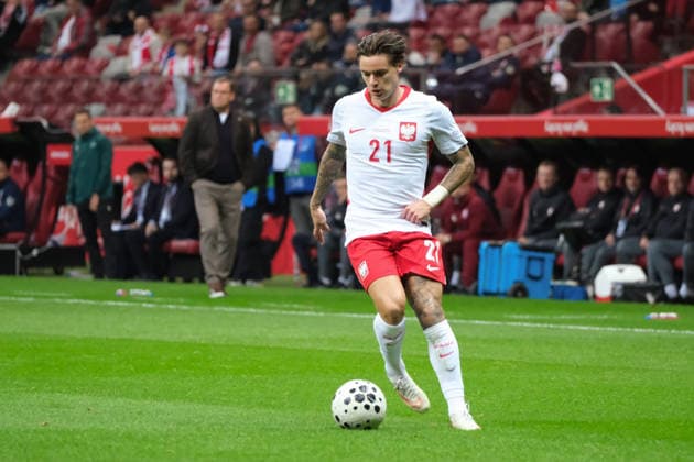 October 2, 2026, Warsaw, Masovian Voivodeship, Poland: Poland s NICOLA ZALEWSKI (21) in action during a UEFA Nations League Group B4 match between the Polish and Romanian national teams at the PGE Narodowy Stadium in Warsaw. Poland went on to win against Romania 6 goals to 0. Soccer 2026: UEFA Nations League: Poland 6:0 Romania - ZUMAk204 20261002_zip_k204_021 Copyright: xRomanxKozielx