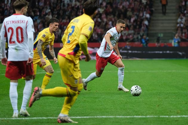 October 2, 2026, Warsaw, Masovian Voivodeship, Poland: Poland s PRZEMYSLAW FRANKOWSKI (19) and SEBASTIAN SZYMANSKI (20) in action against Romania s DENNIS MAN (20) and ANDREI RATIU (2) during a UEFA Nations League Group B4 match between the Polish and Romanian national teams at the PGE Narodowy Stadium in Warsaw. Poland went on to win against Romania 6 goals to 0. Soccer 2026: UEFA Nations League: Poland 6:0 Romania - ZUMAk204 20261002_zip_k204_030 Copyright: xRomanxKozielx
