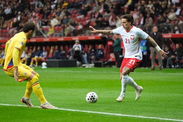 October 2, 2026, Warsaw, Masovian Voivodeship, Poland: Poland s NICOLA ZALEWSKI (21) and Romania s ANDREI RATIU (2) in action during a UEFA Nations League Group B4 match between the Polish and Romanian national teams at the PGE Narodowy Stadium in Warsaw. Poland went on to win against Romania 6 goals to 0. Soccer 2026: UEFA Nations League: Poland 6:0 Romania - ZUMAk204 20261002_zip_k204_031 Copyright: xRomanxKozielx