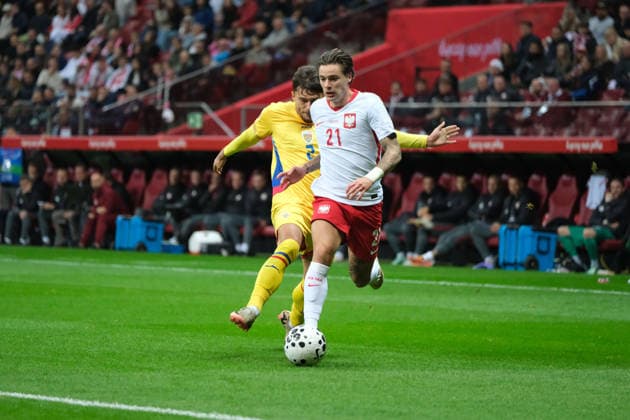 October 2, 2026, Warsaw, Masovian Voivodeship, Poland: Poland s NICOLA ZALEWSKI (21) and Romania s ANDREI RATIU (2) in action during a UEFA Nations League Group B4 match between the Polish and Romanian national teams at the PGE Narodowy Stadium in Warsaw. Poland went on to win against Romania 6 goals to 0. Soccer 2026: UEFA Nations League: Poland 6:0 Romania - ZUMAk204 20261002_zip_k204_032 Copyright: xRomanxKozielx